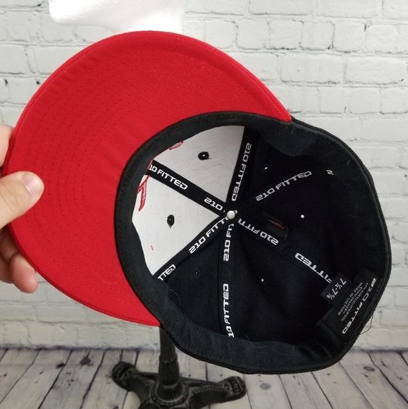 210 FITTED | "W" logo fitted flat brim cap - Picture 6 of 7